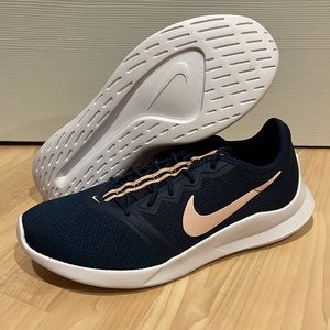 New Womens size 8.5 Nike Shoes